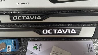 Orig. Škoda Octavia svítící prahové lišty - 2