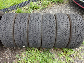 Zánovní zimní pneu Bridgestone 205/55/17 - mohu obout - 2