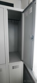 Šatní skříň s lavičkou - 2