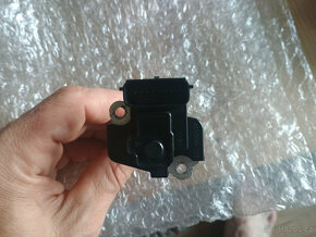 Váha vzduchu Opel 23324767, Mass airflow senzor - 2