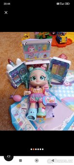 Prodám panenku Kindy kid's s příslušenstvím a Kindy sanitka - 2