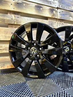 Volkswagen Golf VI - originální ALU disky 5x112 R17 - 2
