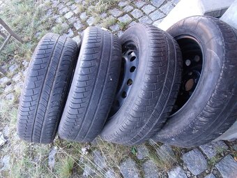 Prodám zimní kola 185/65 R 15 na plechových discích - 2
