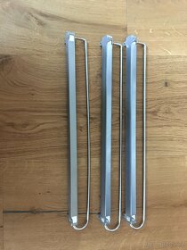 Výsuvný věšák z vestavné skříně - 2