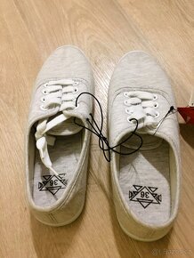 NOVÉ PLÁTĚNÉ TENISKY - 2