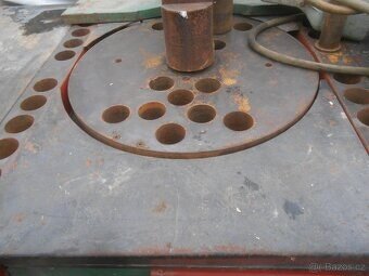 Prodám ohýbačku betonářské oceli do 50 mm - 2