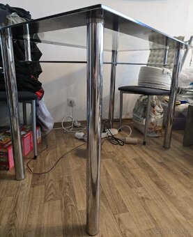 Prodám jídelní stůl - SPĚCHÁ - jen 800 Kč - 2