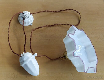 Hezký stahovací lustr / stahovačka s dobovým stínidlem - 2