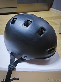 Dětská helma na kolo BTWIN - 2