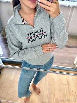TOMMY HILFIGER ŠEDÁ MIKINA SE ZIPEM - 2