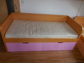 Pevná dřevěná postel s úložným prostorem 1/2 - 2