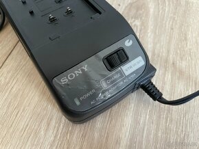 Nabíječka / zdroj Sony AC-V16A pro staré video baterie, kame - 2