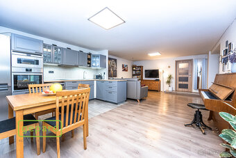 Prodej vícegeneračního RD 180m2, s pozemkem 526m2, Jinonice, - 2