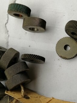 Prodám držáky rádlovacích koleček a kola pr.15 a 20mm - 2
