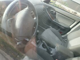Prodám levné náhradní z hyundai elantra 2.0i 104kw rok 2001 - 2