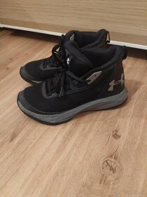 Dětské kotníkové tenisky Under Armour vel. 35,5 - 2