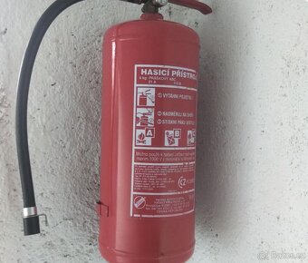 Pronajmu dlouhodobě zděnou garáž na 2 zámky - 2