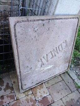 Betonové stříšky 60x60 ze spoda drážky na odvodnění - 2