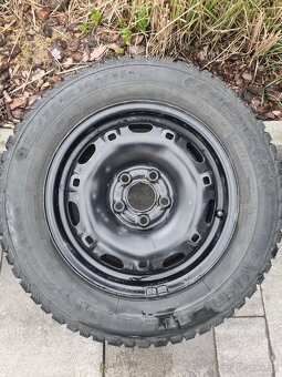 Zimní pneumatiky 165/70 R14 + plechové disky - 2