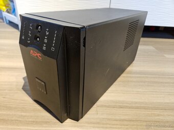 Záložní zdroj APC Smart-UPS 1000 - 2