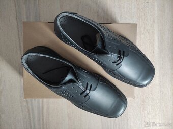 Polobotky černé, perforované vel. 11 (EUR 46) - 2