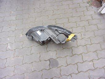 pravé přední světlo Peugeot 3008 od roku 2017 - 2