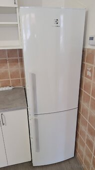 Chladnička s mrazničkou Electrolux LNT4TF33W1 - 2