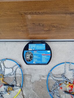 Jeden pár sněhových řetězů, ocel, rychloupínací. - 2