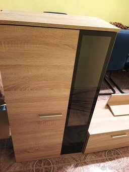 Skříně na stěnu - 2