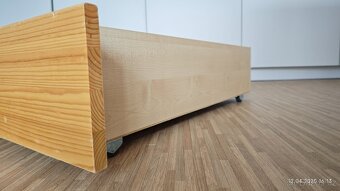 Dřevěný úložný box pod postel na kolečkách - 2