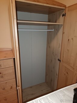 Masivní skříň a komoda - 2