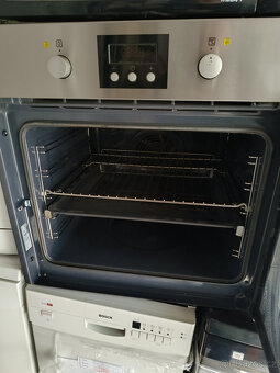 Vestavná multifunkční horkovzdušná trouba ZANUSSI - 2