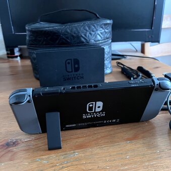 Nintendo Switch komplet skvělý stav + možno i hry - 2