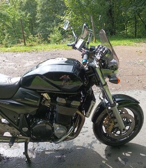Suzuki GSX 1400 - 2
