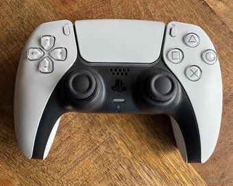 PlayStation 5 (Slim) s mechanikou záruka do 12/2028 - 2
