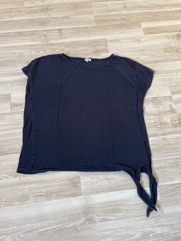Halenka s puntíky c&a, vel. XL a tmavě modrá Tom Tailor L - 2