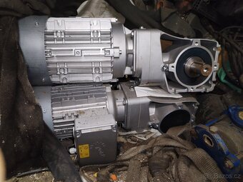 Nový motor s převodovkou - 2