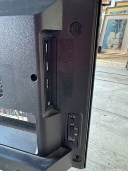 TV SONY KDL-40R550C - 2