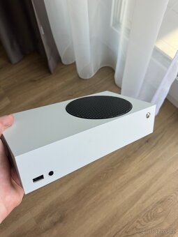 Xbox series S, 2 ovladace. - 2