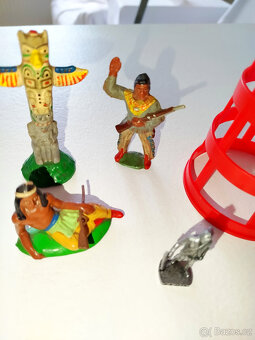 INDIÁNI, TOTEM, VOJÁČEK A RETRO HRAČKA - 2