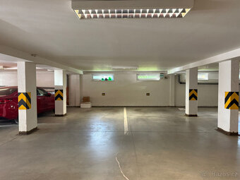 Pronajem garazoveho stani Praha 8 - 2