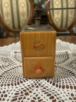 Dřevěný kávomlýnek - 2