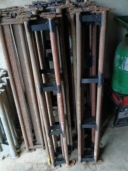 Prodám příčníky a patky na Haki lešení - 2