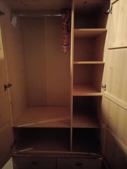 PRODÁM ŠATNÍ SKŘÍŇ. - 2