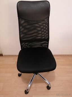 Černé kancelářské křeslo - 2