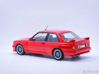 BMW E30 M3 1:18 Autoart  [ poškozen ] - 2