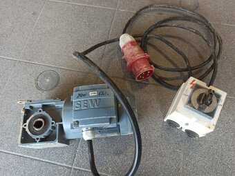 Elektromotor s převodovkou - 2