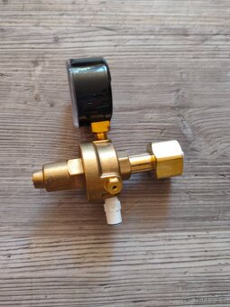 Regulátor na CO2 nebo jiné plyny - 2