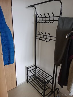 Věšák s botníkem - 2