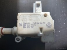Octavia 1 motor otevírání klapky plnění paliva - 2